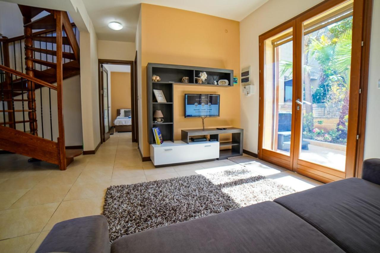 Getawaynpetto Private Duplex Maisonette With Jacuzzi Hot Tub Mgarr Exteriér fotografie