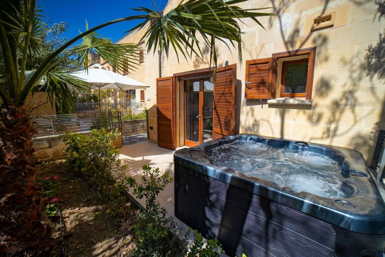 Getawaynpetto Private Duplex Maisonette With Jacuzzi Hot Tub Mgarr Exteriér fotografie